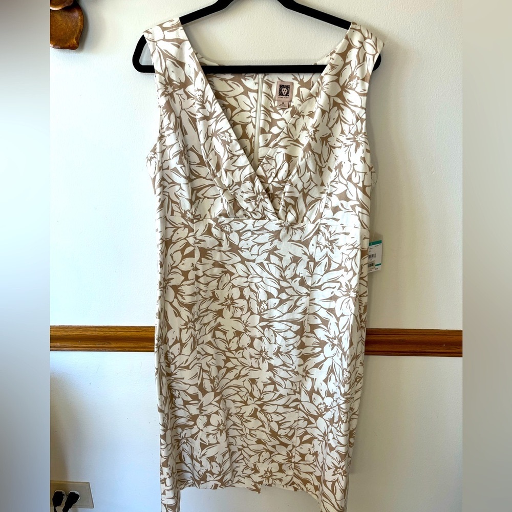 Anne Klein Tan and Cream V-Neckline Cotton Dress  Size 16 NWT